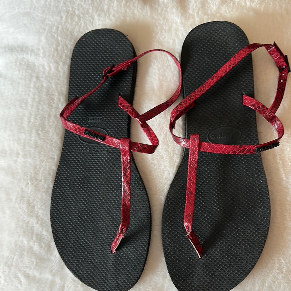 Havaianas Red and Black Sandals Minimalist Design
